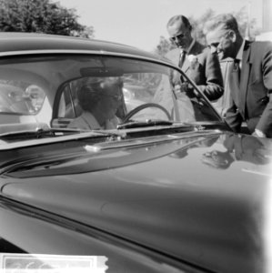 CHIO te Rotterdam, aankomst prinses Beatrix , prins Bernhard kijkt toe, Bestanddeelnr 914-2552