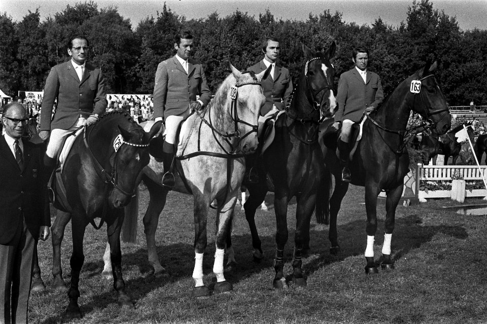 CHIO Rotterdam, winnende Duitse equipe v.l.n.r. Winkler met Trophy, Ligges met R, Bestanddeelnr 924-9031