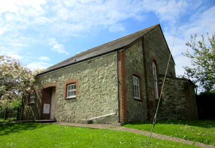 Chillerton Village Hall (former Reformed Methodist Church), Main Road, Chillerton (May 2016) (4)