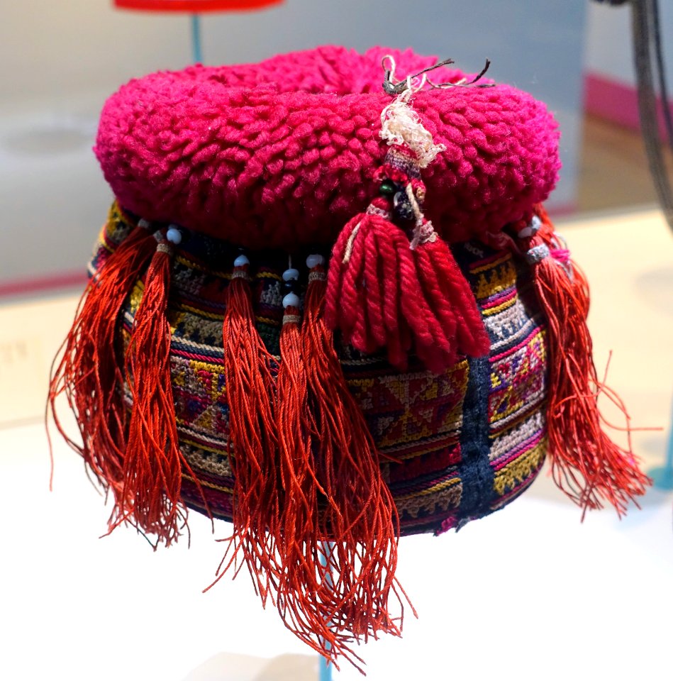 Child's cap, Mien people, Northern Thailand, collected in 1986 - Ethnological Museum, Berlin - DSC01400