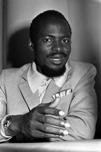 Chissano, vertegenwoordiger van Frelimo in Tanzania op Schiphol, opdracht Haagsc, Bestanddeelnr 925-8358