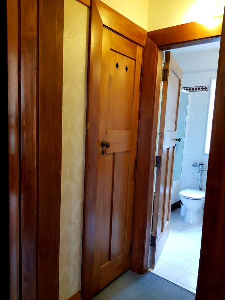 Chevening Flats bathroom