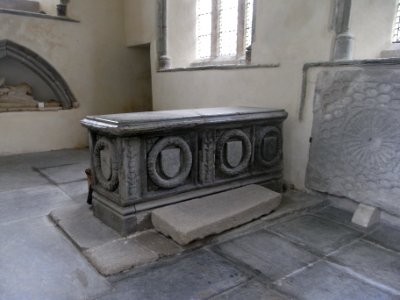 ChestTombBereFerrers