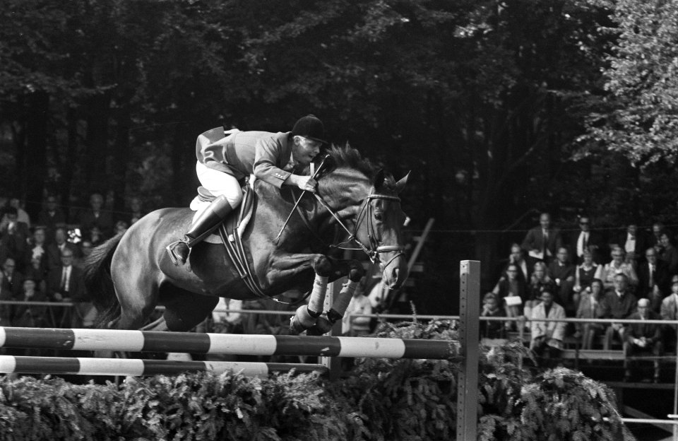 CHIO te Rotterdam nr. 2,3 H. Schmidt (Dld) i.a. nr. 4 Mrs. Backhouse i.a., Bestanddeelnr 922-7608