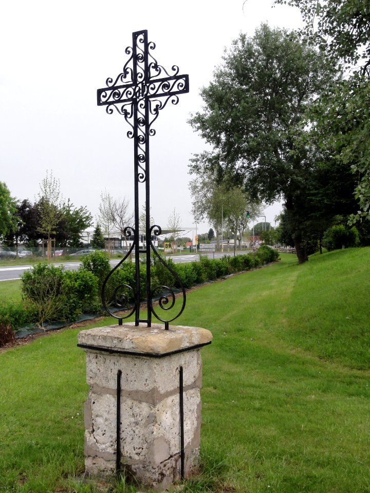 Chevilly (Loiret) Croix de chemin, N20
