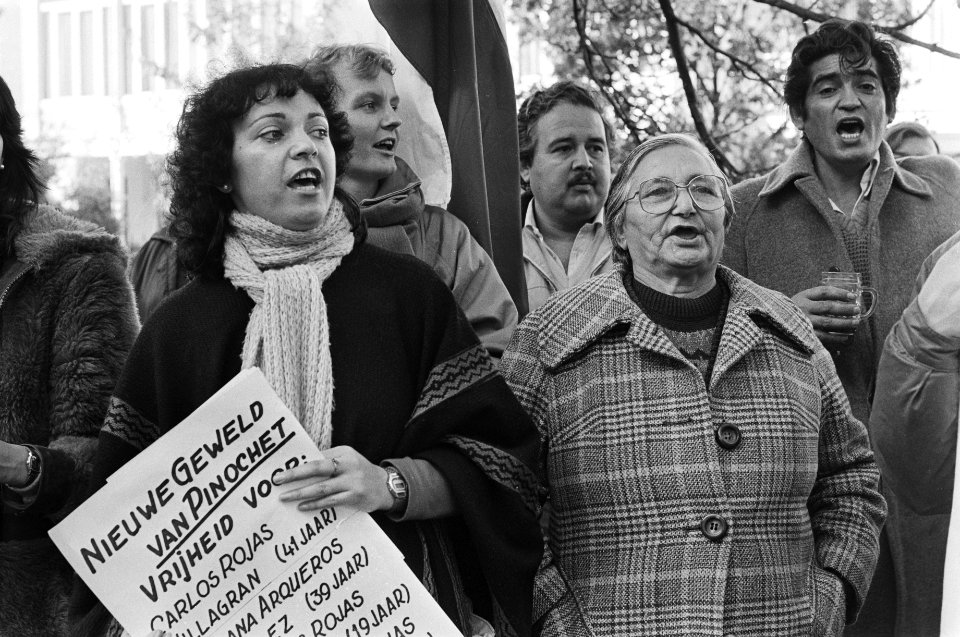 Chili-demonstratie voor Chileense ambassade Den Haag, Bestanddeelnr 933-1313