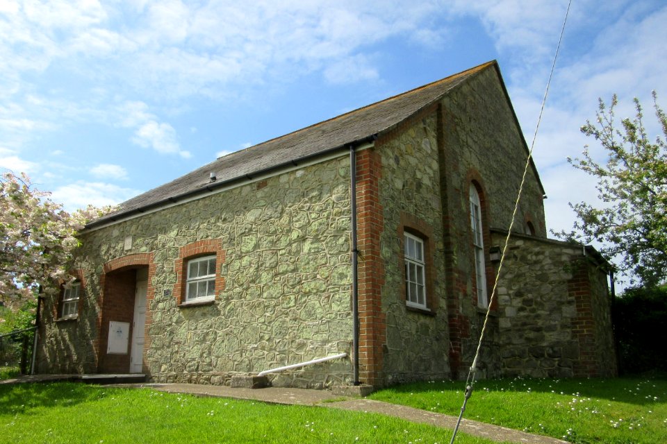 Chillerton Village Hall (former Reformed Methodist Church), Main Road, Chillerton (May 2016) (5)