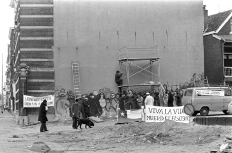 Chileense brigades beschilderen muren in Rotterdam in kader van Chilimanifestati, Bestanddeelnr 927-7038