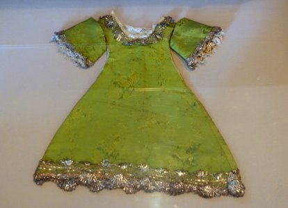 Child's dress, unidentified - Museo Nacional de Artes Decorativas - Madrid, Spain - DSC08149