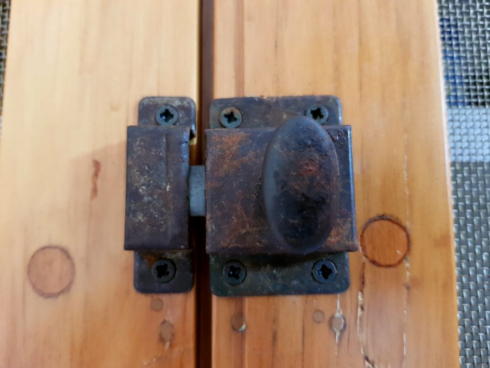 Chevening Flats cupboard latch2