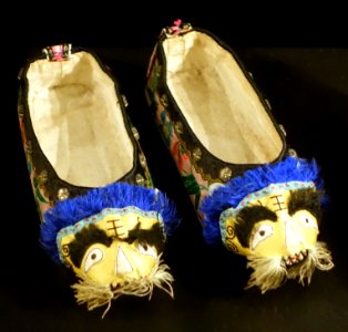 Child's shoes, China, Shanghai, Qing dynasty, 1800s AD - Östasiatiska museet, Stockholm - DSC09539