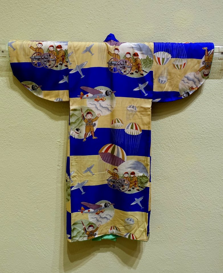 Child's propaganda kimono with parachutes, airplanes, and soldiers, Japan, Showa period, c. 1930-1945, silk - Jordan Schnitzer Museum of Art, University of Oregon - Eugene, Oregon - DSC09378