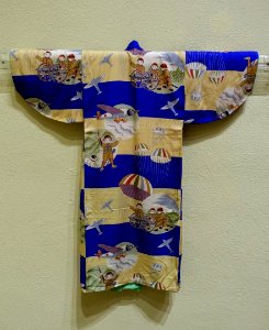 Child's propaganda kimono with parachutes, airplanes, and soldiers, Japan, Showa period, c. 1930-1945, silk - Jordan Schnitzer Museum of Art, University of Oregon - Eugene, Oregon - DSC09378
