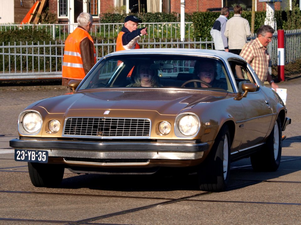 Chevrolet Camero LT (1977), Dutch licence registration 23-YB-35, arriving at the show, Lisse, pic2