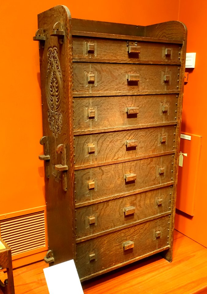 Chiffonier by Charles Rohlfs, American, 1901, oak - Princeton University Art Museum - DSC06930