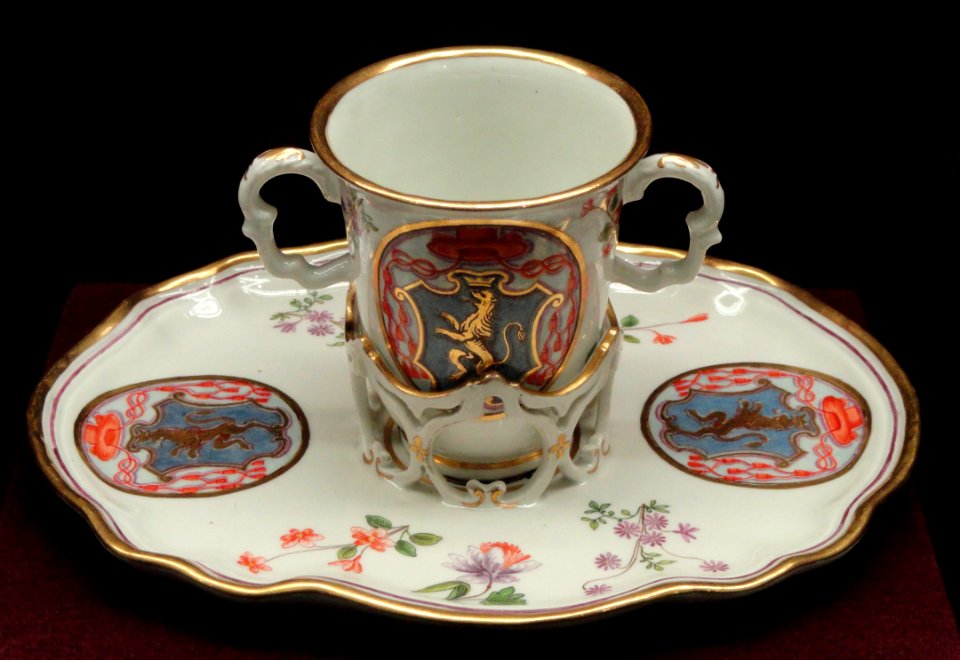 Chocolate cup and trembleuse stand with a Cardinal's coat-of-arms, c. 1735, Du Paquier factory, hard-paste porcelain, overglaze enamels, gilding - Gardiner Museum, Toronto - DSC01023