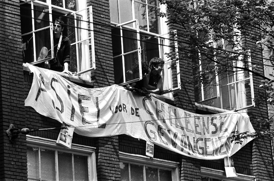 Chileense Consulaat in Amsterdam bezet om asiel voor Chileense vluchtelingen af , Bestanddeelnr 932-1854
