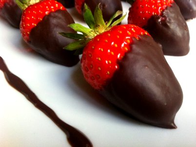 Chocolate strawberries photo