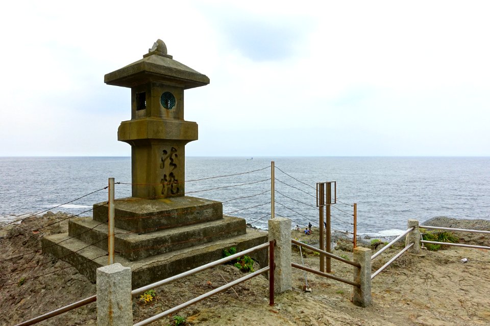 Chigogafuchi lantern - Enoshima, Japan - DSC07889