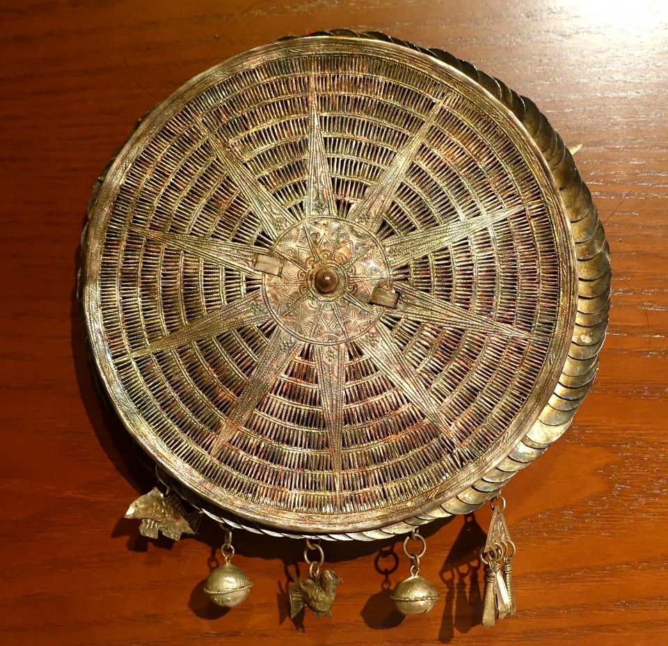 Chignon jewelry, Dao Lan Ten, Quang Ninh, silver - Vietnamese Women's Museum - Hanoi, Vietnam - DSC03985