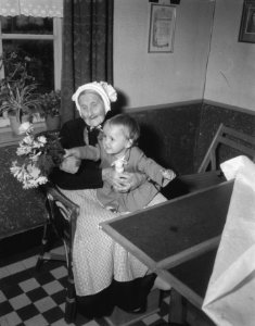 Chrisse Meuje 109 jaar, Bestanddeelnr 909-8882