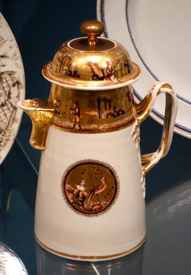 Chocolate pot with design imitating Meissen, Chinese porcelain, 1800-1830 - Winterthur Museum - DSC01530
