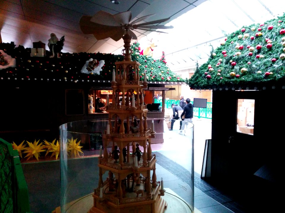 Christmas preparation in Roppongi Hills