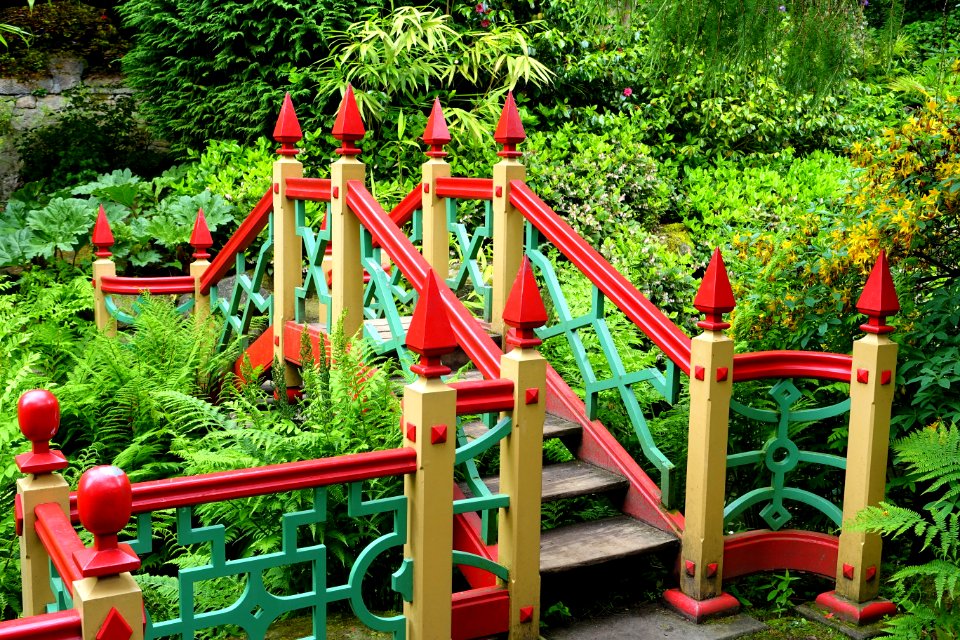 Chinese bridge - Biddulph Grange Garden - Staffordshire, England - DSC09383