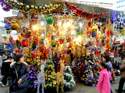 Christmas ornaments in Seoul, South Korea - DSC00723