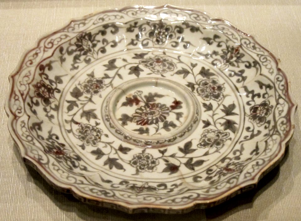 Chinese cup stand, Yuan dynasty, 14th century, porcelain with celadon glaze, Honolulu Academy of Arts