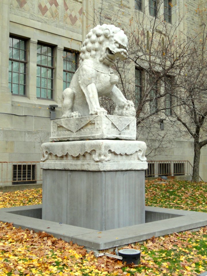 Chinese lion - Royal Ontario Museum - DSC09896