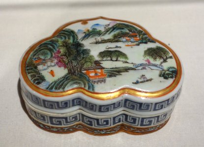 Chinese Box, Qing Dynasty, Qianlong Period, 1736-1795, porcelain - Huntington Museum of Art - DSC05259