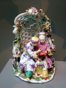Chinese couple in an arbor, Peter Reinicke, Meissen Porcelain Factory, c. 1755-1760, hard-paste porcelain - Wadsworth Atheneum - Hartford, CT - DSC05384