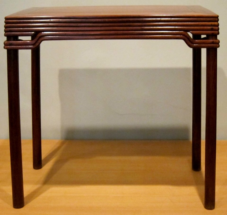 Chinese side table, Qing dynasty, Kangxi period, huanghuali wood, HAA