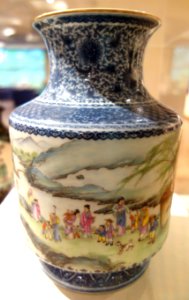 Chinese Vase, view 1, Qing Dynasty, Qianlong Period, 1736-1795, porcelain - Huntington Museum of Art - DSC05270