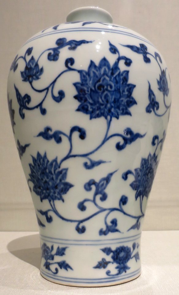 Chinese vase, early 15th century, porcelain, Honolulu Museum of Art 175