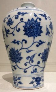 Chinese vase, early 15th century, porcelain, Honolulu Museum of Art 175