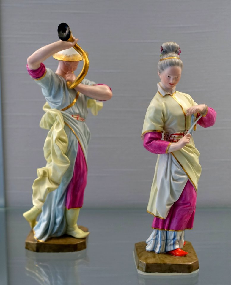 Chinese pair by Johann Peter Melchior, Hochst, after 1766, porcelain, overglaze colors, gilding - Germanisches Nationalmuseum - Nuremberg, Germany - DSC02661