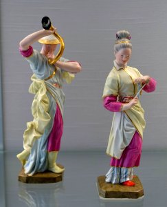 Chinese pair by Johann Peter Melchior, Hochst, after 1766, porcelain, overglaze colors, gilding - Germanisches Nationalmuseum - Nuremberg, Germany - DSC02661