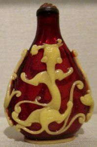 Chinese snuff bottle, Qing dynasty, glass bottle with amber stopper, Honolulu Museum of Art