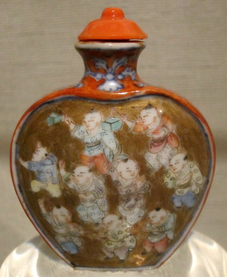 Chinese snuff bottle, Qing dynasty, Qianglong period, glazed porcelain bottle with coral stopper, Honolulu Academy of Arts