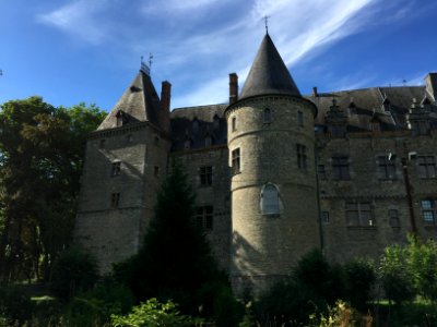 Chateau de Ham-sur-Heure - Vue arrière depuis le sentier des prairies du château 03