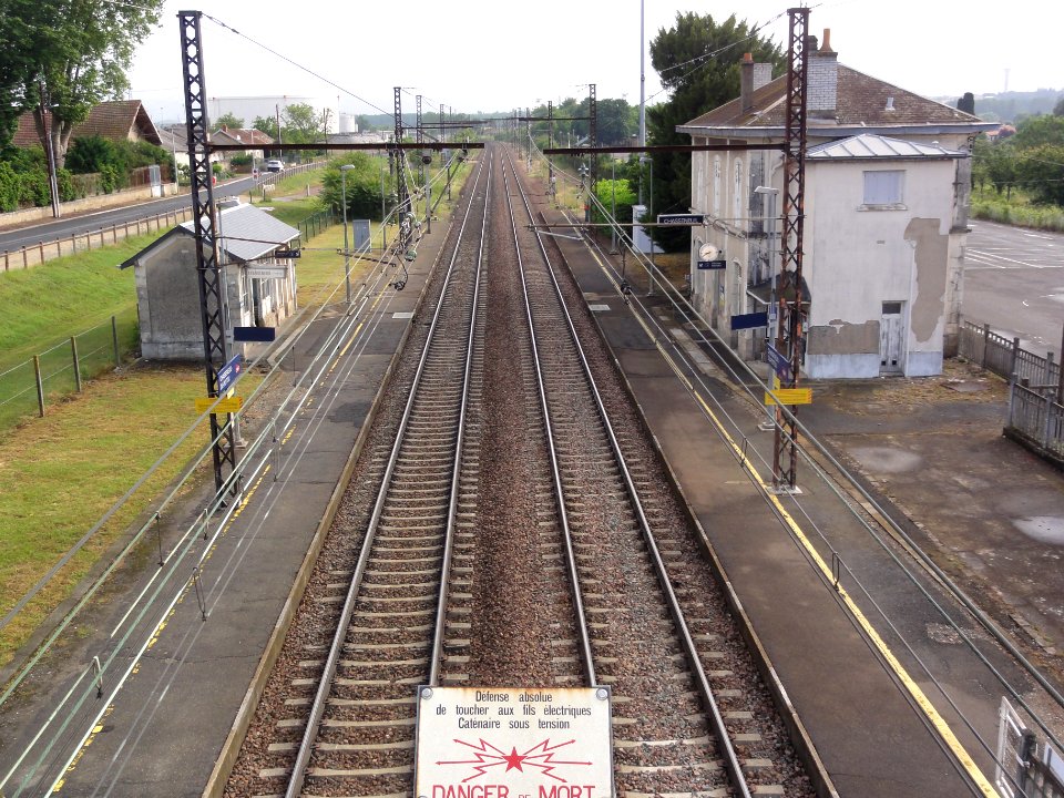 Chasseneuil-du-Poitou train station