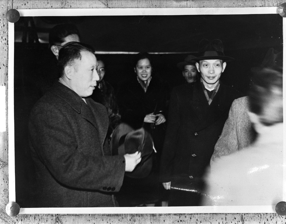 Chinese UNO-delegatie op vliegveld te Praag, Bestanddeelnr 904-3097