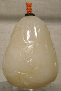 Chinese snuff bottle, Qing dynasty, c. 1780-1850, jade bottle with coral stopper, Honolulu Museum of Art