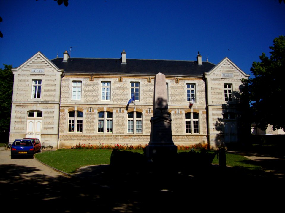Chassagne-Montracet (Côte-d'Or, Fr) Mairie-école