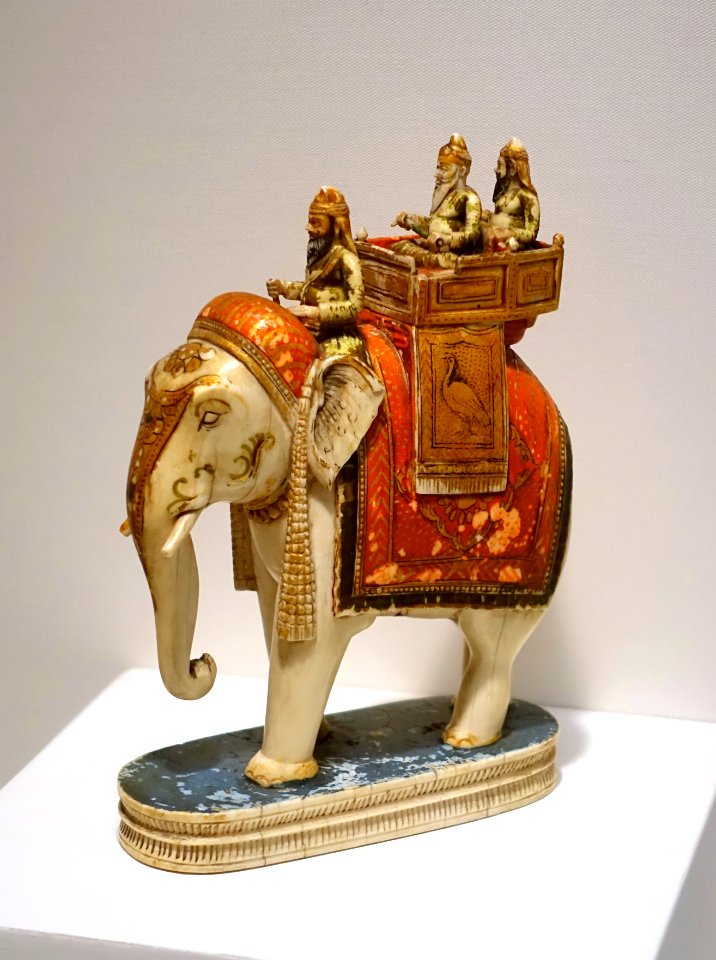 Chess piece, Punjab Hills, India, late 1770s to early 1800s AD, ivory, gilt and polychrome - Dallas Museum of Art - DSC04965
