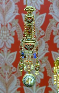 Chatelain with watch, signed Abraham Colomby, Geneva, c. 1770, gold, diamonds, zircons, pearls, enamel - Cinquantenaire Museum - Brussels, Belgium - DSC08920