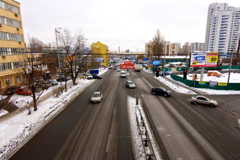 Chervonozoryanyi Ave