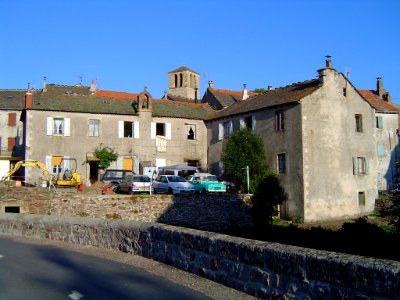Chasseradès (Lozère, Fr) village, église et clocher de tourmente